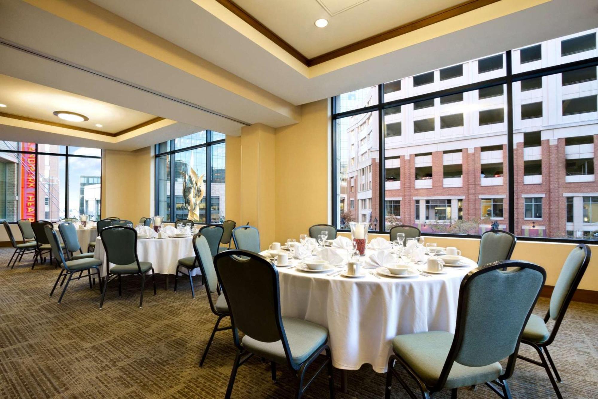 Hilton Garden Inn Baltimore Inner Harbor Экстерьер фото